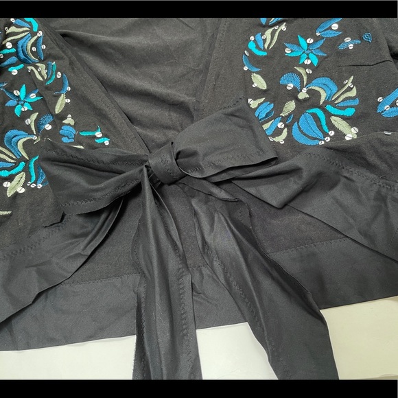 ⭐️New York and Company embroidered tie bottom shrug - Picture 11 of 14